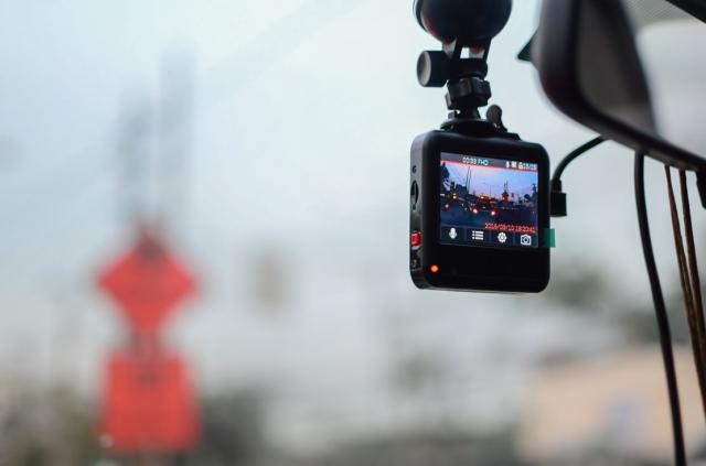 Choosing the Best Dash Cam for Your Needs: A Complete Buyer's Guide cover picture