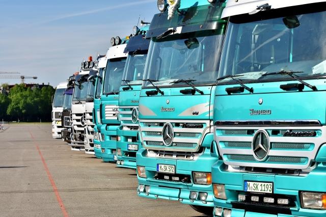 Top 5 Technological Advancements Reshaping the Trucking Industry In 2024  cover picture