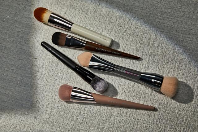 Reasons Why You Need to Clean Makeup Brushes Regularly and When to Clean cover picture