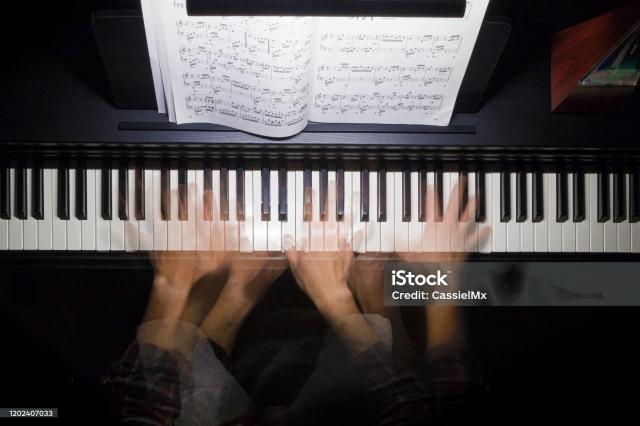 7 Basic Piano Techniques Every Beginner Should Learn cover picture