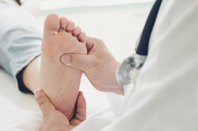 5 Reasons To Visit a Foot and Ankle Institute cover picture