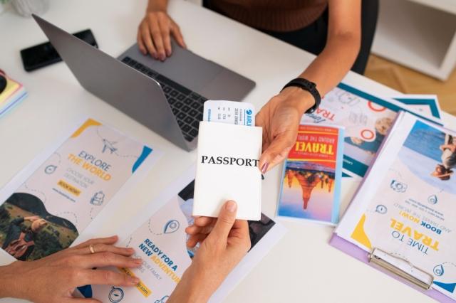 Why Do Holiday Makers Need to Buy Travel Insurance for Their Overseas Trip? cover picture