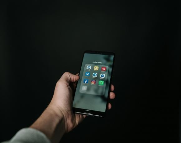 Why You Should Consider Taking a Break from Social Media cover picture