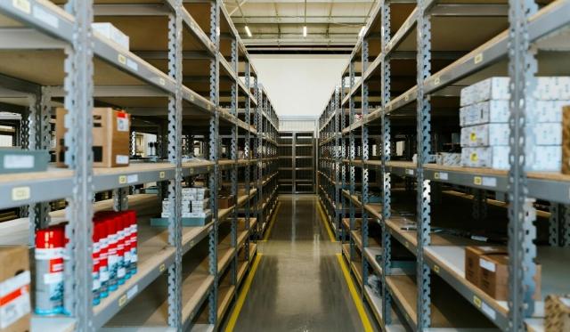 Why Metal Shelf Shelving Is a Perfect Storage System in Warehouses? cover picture