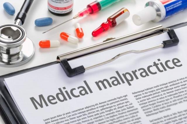 The Different Parties You Can Sue in a Medical Malpractice Claim cover picture