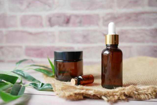 How to Ship Cosmetics Internationally cover picture