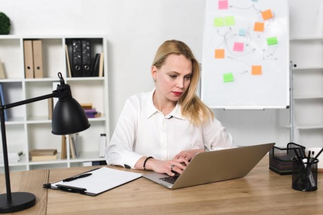 Choosing the Right Project Time Tracker for Your Team cover picture