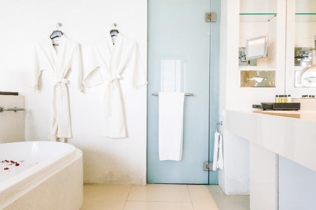 Choosing the Right Bathroom Fixtures to Complement Clear Shower Doors cover picture