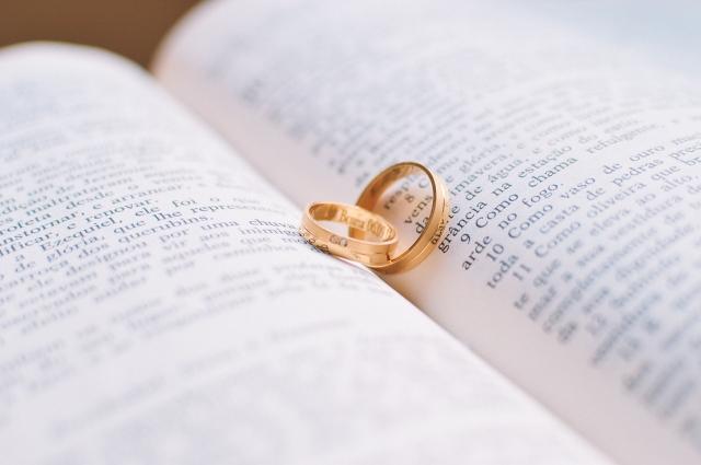 Here's How to Plan the Perfect Outdoor Wedding cover picture
