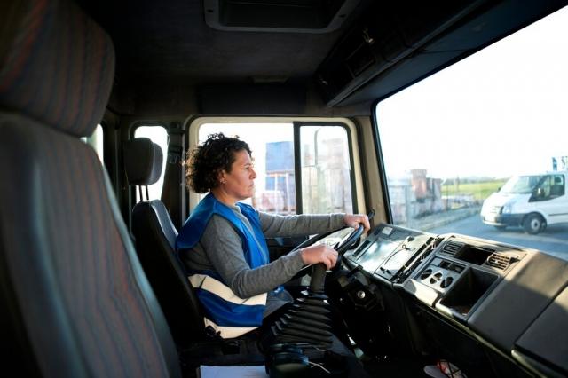 A Detailed Guide to Owner Operator Trucking Jobs and Their Benefits cover picture