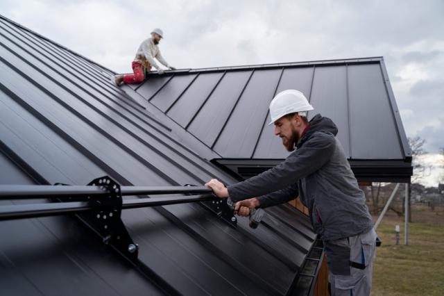 Choosing the Right Commercial TPO Roof Contractor cover picture