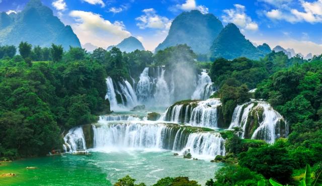 A traveller’s guide to exploring Vietnam by air, by train, by bus and by bike cover picture