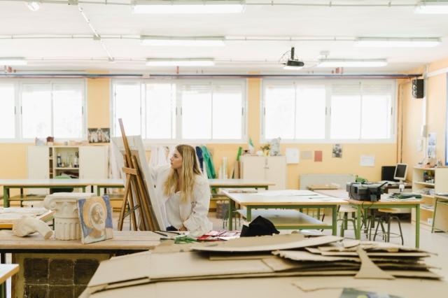 How to Engage Students Through Interactive Exhibits Under a School Program cover picture