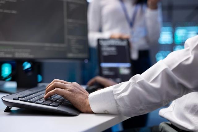 Choosing the Right IT Service Provider: A Comprehensive Guide cover picture