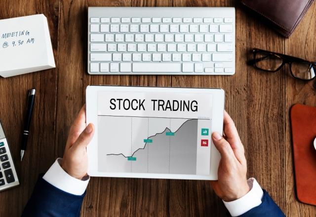 Stock Trading Simplified: A Complete Beginner's Guide to Get Started cover picture