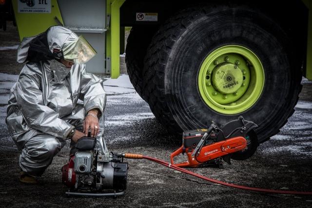 5 Dangers of Truck Tire Blowouts: Causes and How to Stay Safe cover picture