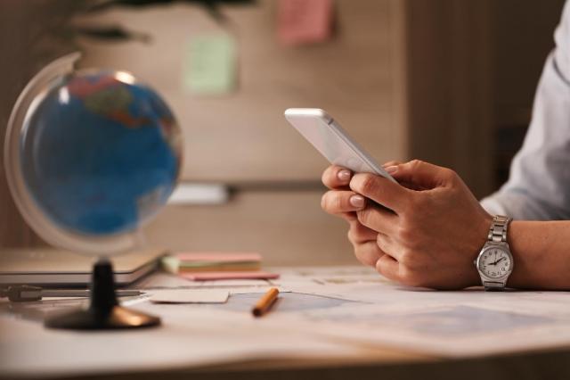 Sending Money Overseas: Bank, Remittance Companies, Online Money Transfer Apps cover picture