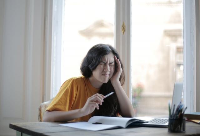 5 Warning Signs From Constant Headaches cover picture