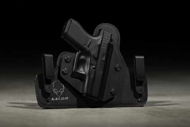 7 Things to Consider When Buying Alien Gear Holsters cover picture