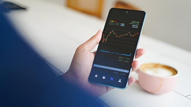 How to Start Investing in Stocks: A Simple Guide for Beginners cover picture
