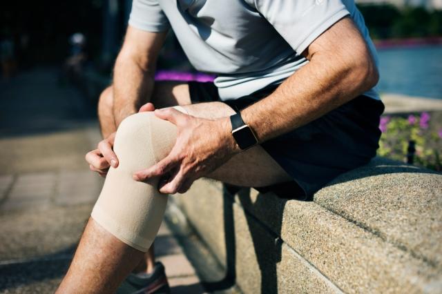 How a Knee Brace Bundle Can Speed Up Your Recovery Process cover picture