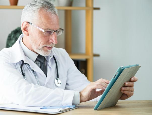 Paid Medical Surveys for Physicians Pave the Way for Healthcare Innovation cover picture