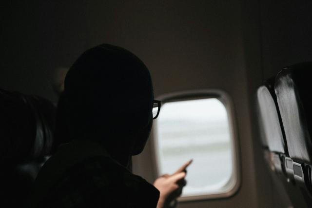 How to Cut Costs on International Roaming cover picture