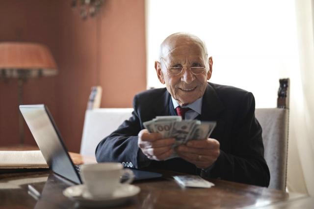 Diversifying Your Retirement Portfolio Beyond 401(k)s cover picture