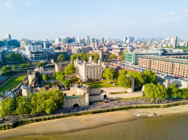 7 Cities to Visit in Southwest England for a Vacation cover picture