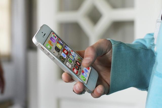 The Impact of Mobile Apps on Everyday Life  cover picture