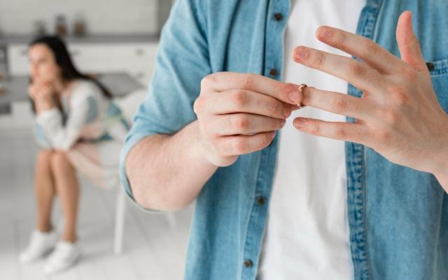 8 Signs It Is Time to Legally Separate cover picture