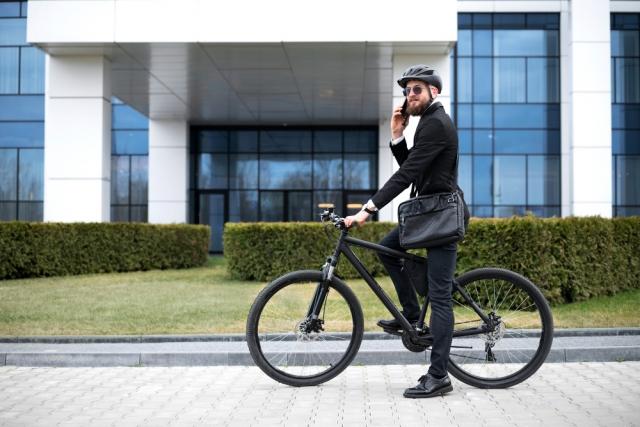 Top Benefits of Electric Bikes for Commuting cover picture