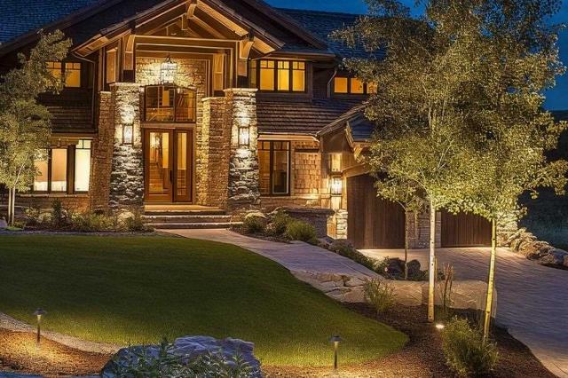 The Ultimate Guide to Choosing the Best Landscape Lights for Your Home cover picture