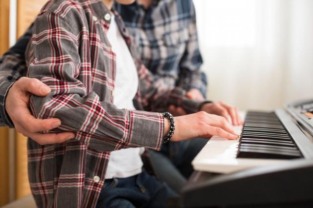 7 Family Activities That Don’t Require Much Conversation cover picture