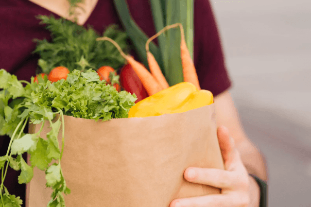 Why Online Grocery Shopping is Increasing in Popularity cover picture
