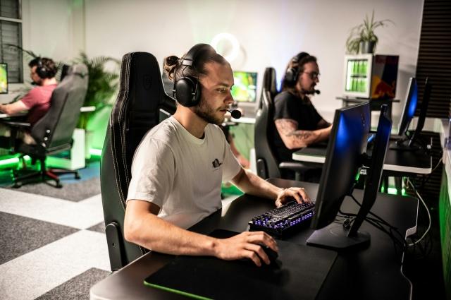 Why Esports Is Becoming the New Face of Competitive Sports cover picture