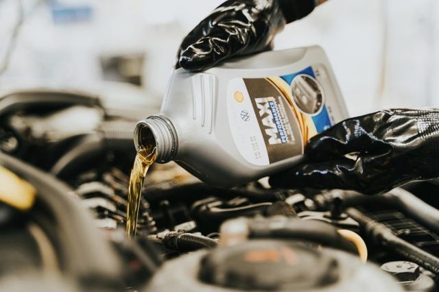 7 Common Motor Oil Myths Debunked: What Every Driver Needs to Know cover picture
