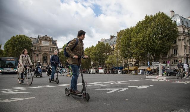 The Evolution of Urban Mobility in Canada: E-Scooters Take the Lead cover picture