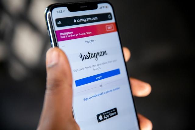 Instagram vs Pinterest: Which Platform is Better for Visual Marketing in 2025? cover picture