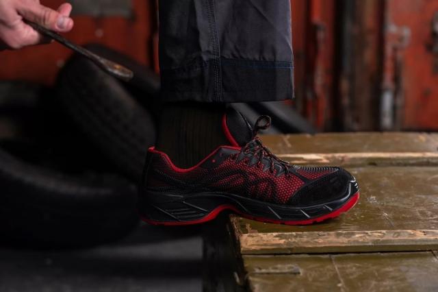 How to Lace Work Shoes Properly to Prevent Blisters and Foot Pain cover picture