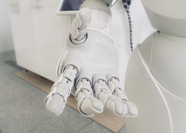 5 Ways AI Is Transforming Healthcare cover picture