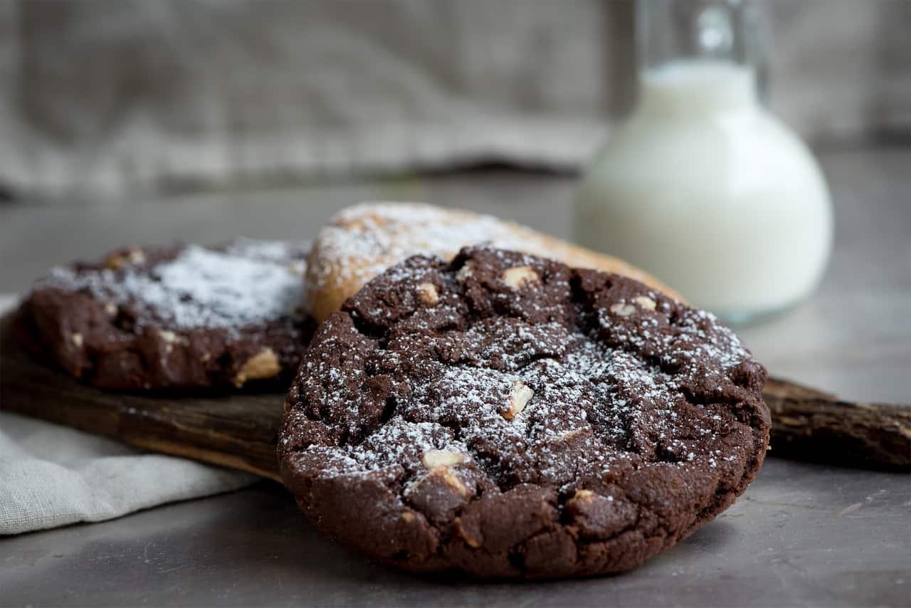 How to make easy chocolate biscuits? cover picture