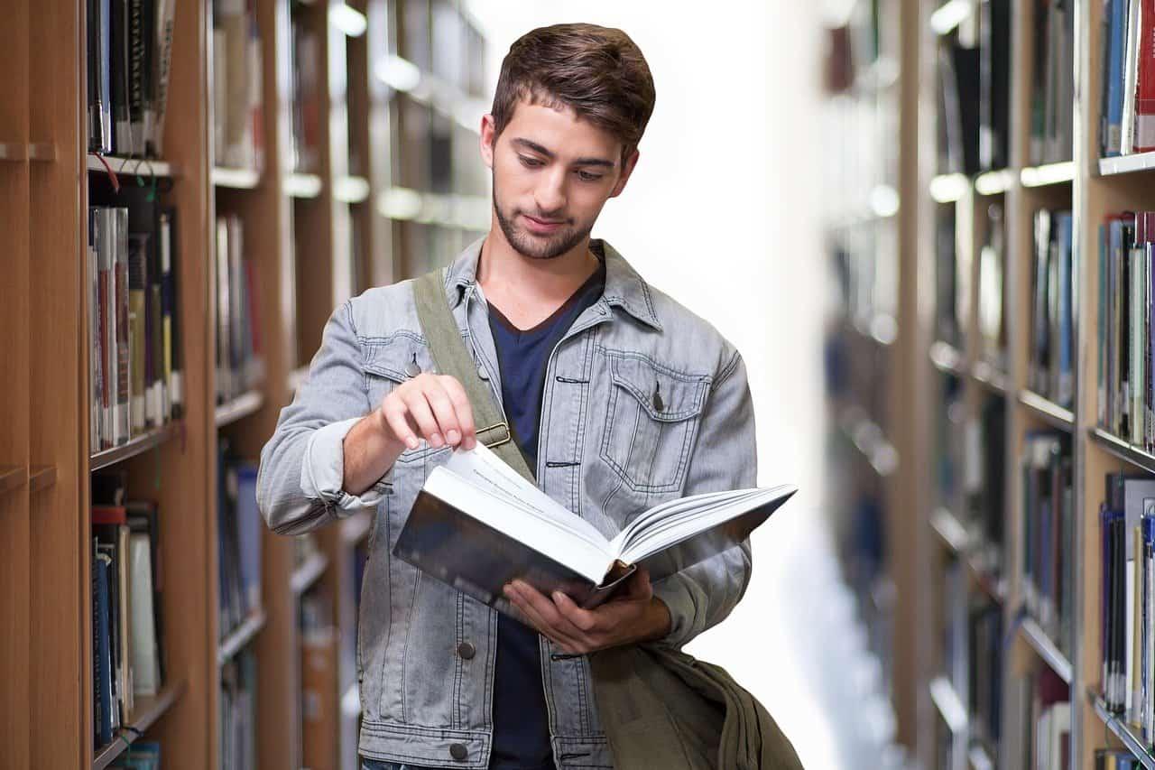 What is behind the philosophy of education? cover picture