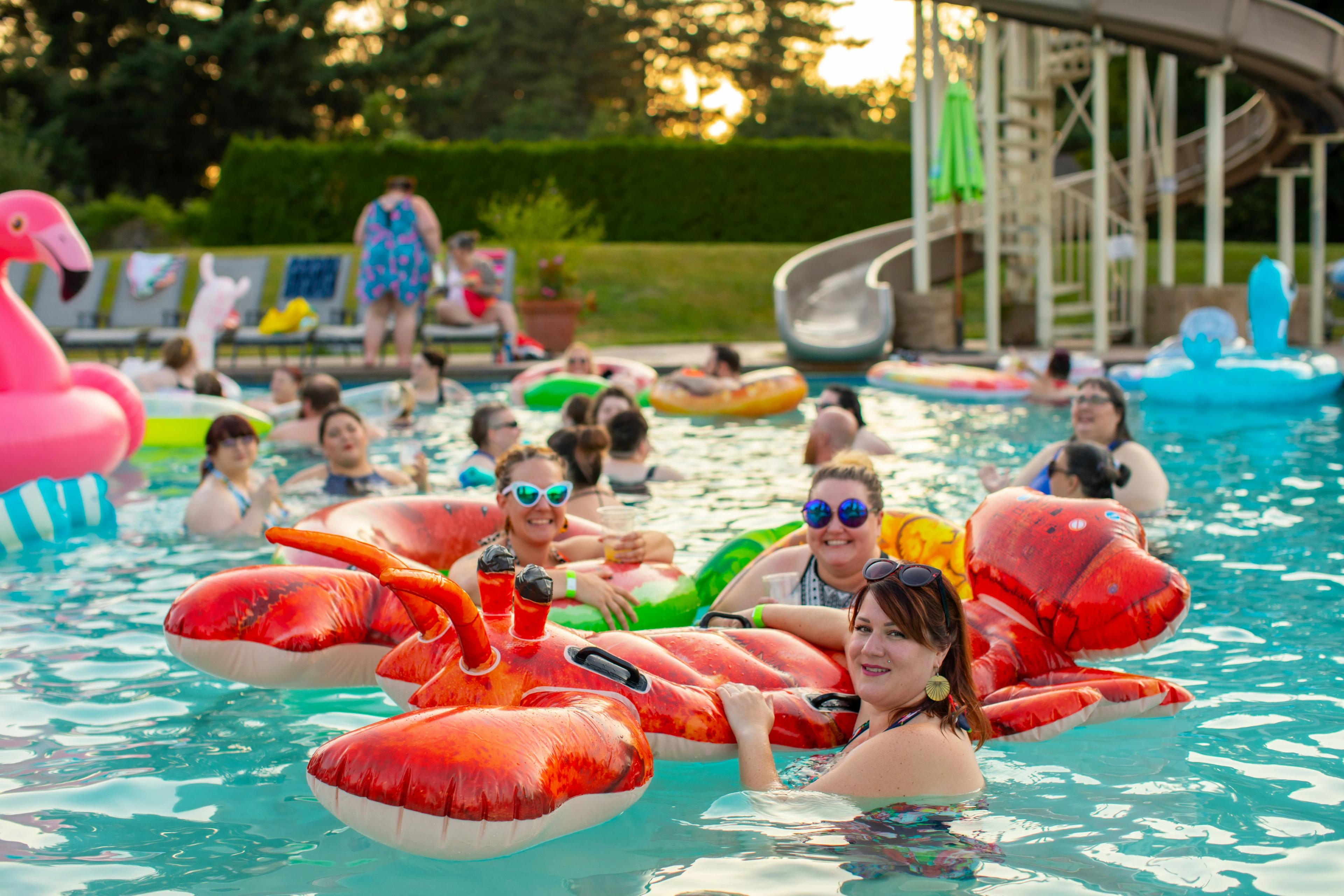 How to Plan the Perfect Pool Party cover picture