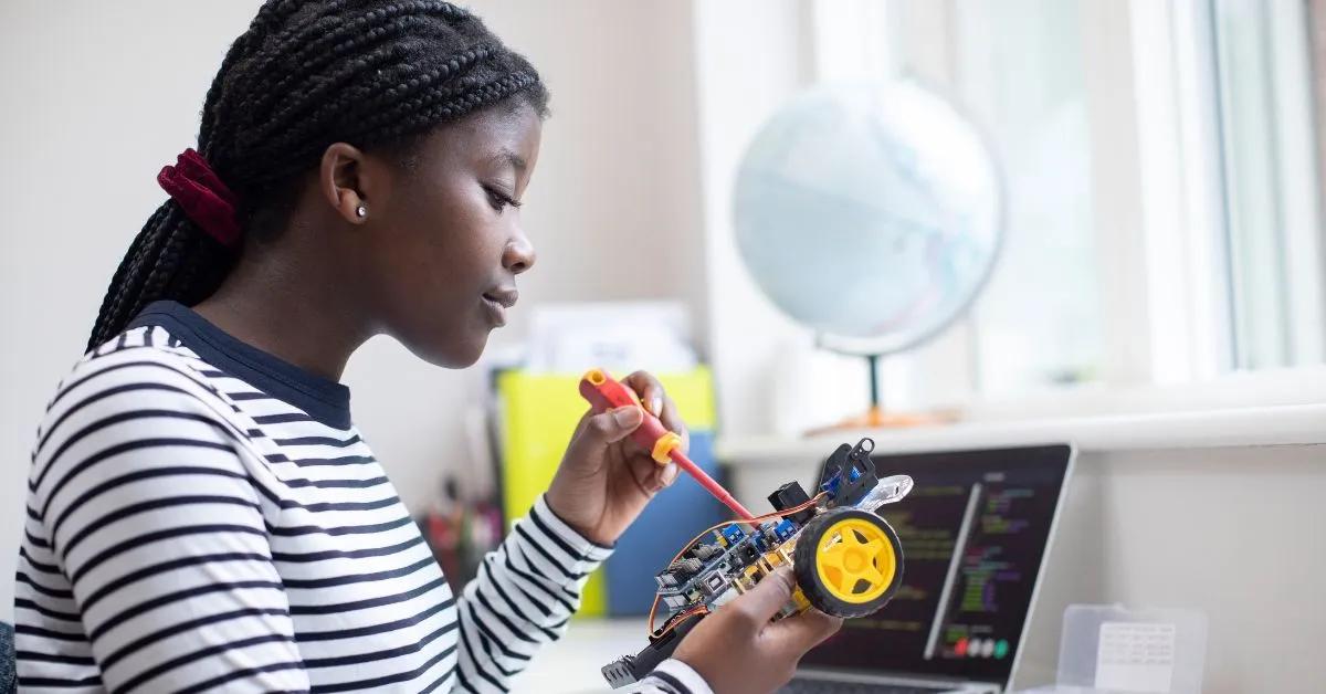 How Schools Can Encourage Students to Explore STEM Careers cover picture