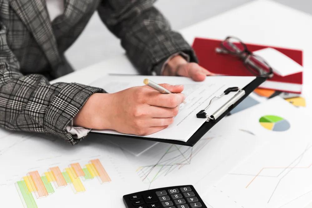 The Smart Guide to Finding a Reliable Accountant cover picture
