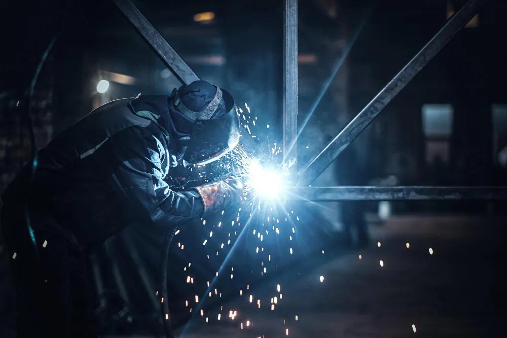 How the Right Shielding Gas Clearly Improves Metal Fabrication cover picture