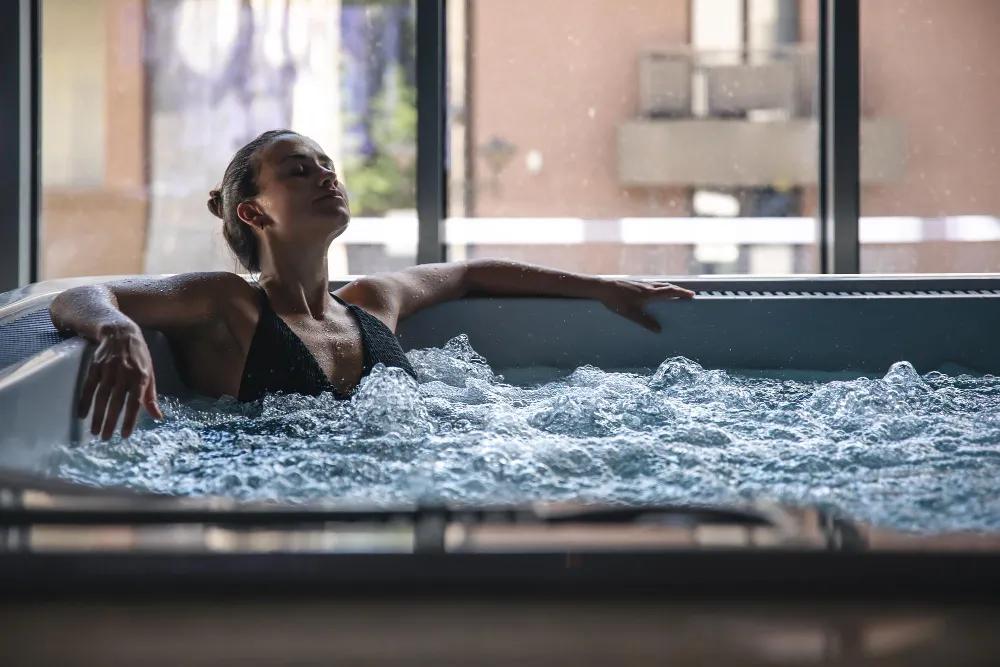 Cryotherapy vs Ice Bath: What the Difference Actually Means for Your Body cover picture