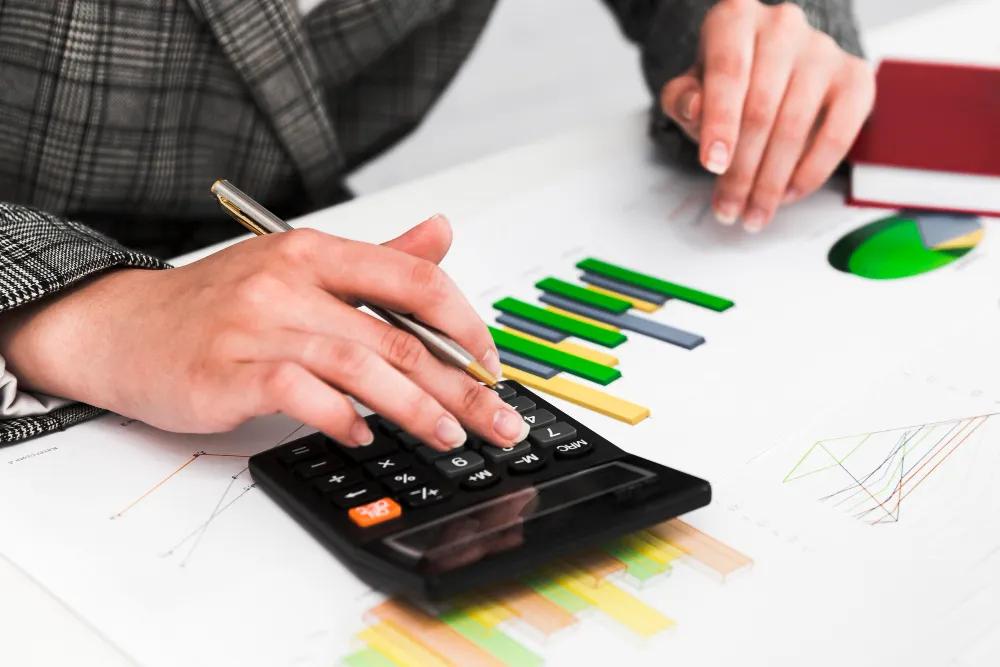 Monthly vs Reducing Balance Interest: How EMI Structure Changes Total Cost cover picture