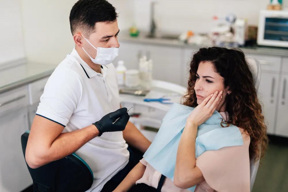 5 Signs You Need an Emergency Dentist in Clairemont (And What to Do Before Your Visit) cover picture